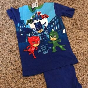Boys PJ Masks pj’s, size 8